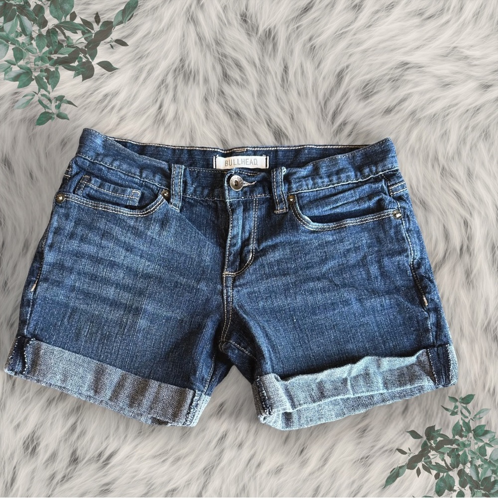 Womans/Juniors Bullhead Denim cuffed Jean Shorts Size 1 24” Waist - Picture 3 of 5